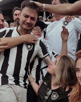 Felipe Neto, Nicolas Prattes e outros famosos celebram título histórico do Botafogo. (Foto Instagram)