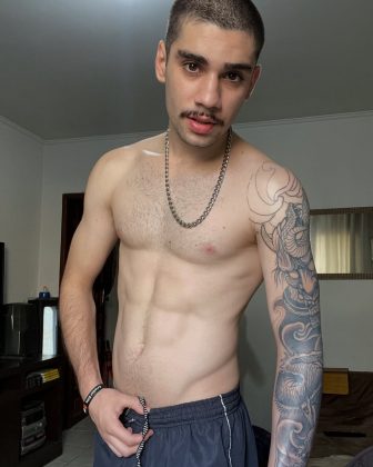 Matheus Ferreira, ex-motorista de aplicativo, blogueiro e modelo fotográfico, também tem conquistado o público nas plataformas adultas. (Foto Instagram)