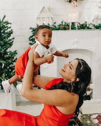 O bebê, que nasceu em março, celebrou o seu primeiro Natal com os pais. (Foto Instagram)