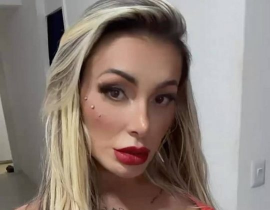 Andressa Urach revela real motivo para carreira como atriz de amor intenso. (Foto: Instagram)