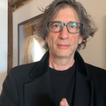 A decisão veio após acusações contra Neil Gaiman. (Foto: Instagram)