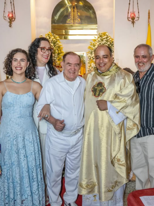 A cerimônia foi realizada na Capela de Nossa Senhora Aparecida. (Foto: Instagram)