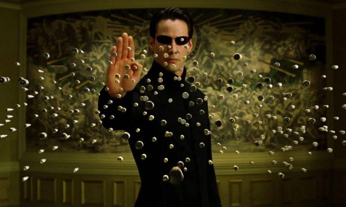 Keanu Reeves se tornou um ícone do cinema ao interpretar Neo em Matrix. (Foto Divulgação)