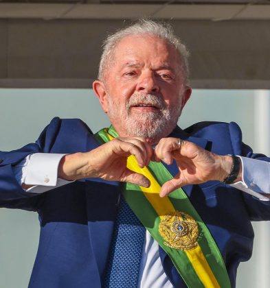 "Emocionante! Fernanda Torres é um orgulho para o Brasil. Melhor Atriz em Filme de Drama no Globo de Ouro pela sua grande atuação em Ainda Estou Aqui", disse Lula. (Foto Instagram)