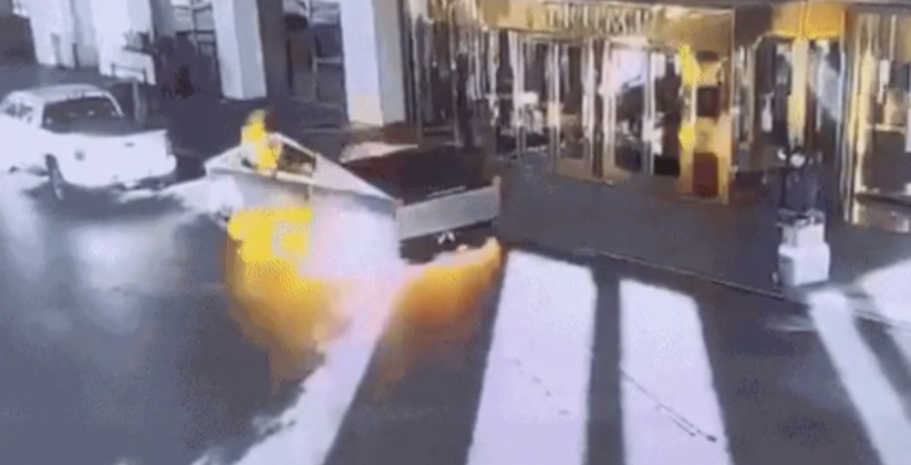 Cybertruck explode em frente ao Trump Hotel em Las Vegas. (Foto: Reprodução)