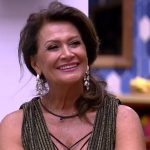 Aos 70 anos, ela integrou o elenco da edição e chegou à final, ficando em terceiro lugar no pódio. (Foto Divulgação)