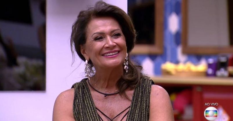 Aos 70 anos, ela integrou o elenco da edição e chegou à final, ficando em terceiro lugar no pódio. (Foto Divulgação)