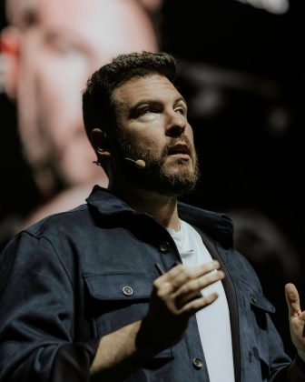 "Sempre fui uma pessoa lógica e estruturada, do tipo que procura entender tudo por uma perspectiva racional. Mas, quando algo assim acontece, toda lógica desaparece". (Foto Instagram)