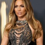 Jennifer Lopez, após um casamento de apenas oito meses com o dançarino Chris Judd, teve que pagar US$ 15 milhões (cerca de R$ 73,2 milhões) a ele como parte do acordo de separação. (Foto Instagram)