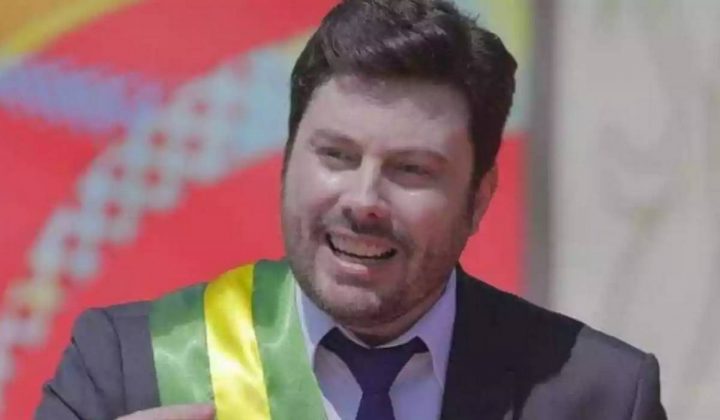 Danilo Gentili massacra família de Bolsonaro: "Puxa saco de americano". (Foto: YouTube)