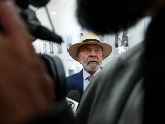 Lula se pronuncia sobre decisão de veto ao uso de celulares nas escolas. (Foto: Agência Brasil)