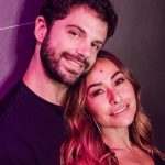 O casal anunciou o noivado e a gravidez em 2018, e Zoe, fruto do casamento de cinco anos, nasceu no mesmo ano. O divórcio foi anunciado em março de 2023. (Foto Instagram)