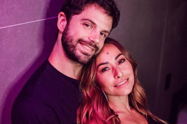 O casal anunciou o noivado e a gravidez em 2018, e Zoe, fruto do casamento de cinco anos, nasceu no mesmo ano. O divórcio foi anunciado em março de 2023. (Foto Instagram)