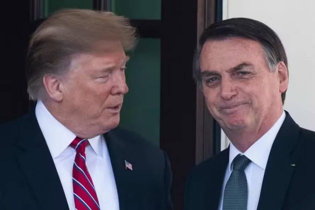 Bolsonaro afirma ter parado de tomar Viagra graças à Trump: "Me sinto como um menino". (Foto: Jim Watson/AFP)