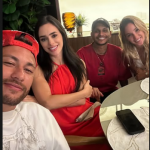 Neymar e Bruna Biancardi recebem amigos no primeiro dia na casa nova (Foto: Instagram)