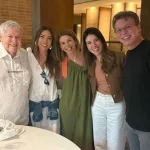 Boninho posta foto de jantar com presidente da SBT e filhas de Silvio Santos. (Foto: Instagram)