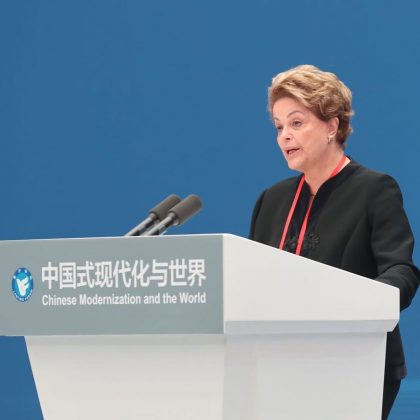 A ex-presidente Dilma Rousseff foi internada em Xangai, China, após ser diagnosticada com neurite vestibular. (Foto: Instagram)