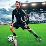 O atleta é apaixonado por música e toca violão. Messi já revelou que o instrumento é sua forma de relaxar e escapar do estresse do dia a dia. (Foto Instagram)