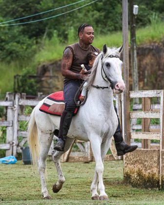 Policial chamou grupo de "vagabundos" e reiterou que rapper tinha "cara de bandido". (Foto: Instagram)