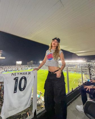 Na noite desta quarta-feira (05), Virginia e Zé Felipe, fizeram questão de marcar presença na estreia de Neymar pelo Santos, contra o Botafogo - SP (Foto: Instagram)