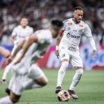 Clássico quente na Neo Química Arena! Corinthians x Santos: jogo eletrizante e cheio de emoção, mas a torcida do Timão não perdoou... (Foto: Raul Baretta/Santos)