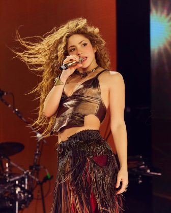 Shakira volta aos palcos após susto médico! Cantora se apresenta em Lima após ser hospitalizada. (Foto: Instagram)