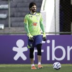 Alisson retorna ao gol após o corte de Ederson. (Foto: Rafael Ribeiro/CBF)