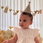 Helena, filha de Neymar e Amanda Kimberlly, completa 8 meses com festinha fofa. (Foto: Instagram)