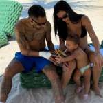 Neymar compartilhou uma foto com Bruna Biancardi e a filha, Mavie. (Foto: Instagram)