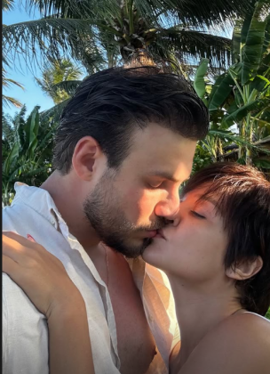 Maiara posta foto beijando Matheus depois de voltarem a namorar (Foto: Instagram)