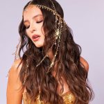 Larissa Manoela exibe look dourado para último dia de desfiles na Sapucaí (Foto: Instagram)