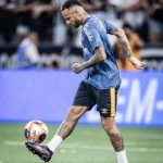 Neymar: do Santos à Sapucaí, a alegria do craque no Brasil. (Foto: Instagram)