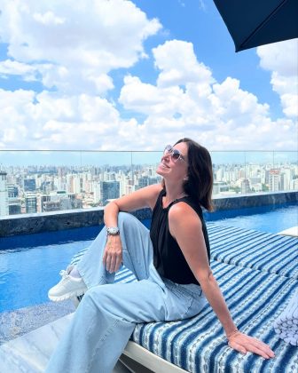 Giovanna Antonelli celebra 29 anos e, ao assoprar as velas, número se transforma em 49. (Foto: Instagram)