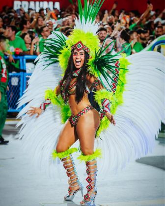 Musa da Acadêmicos da Grande Rio, Isabelle Nogueira, revelou se beijou alguém ou não durante o Carnaval no Rio de Janeiro, após o final do relacionamento com Matteus Amaral (Foto: Instagram)