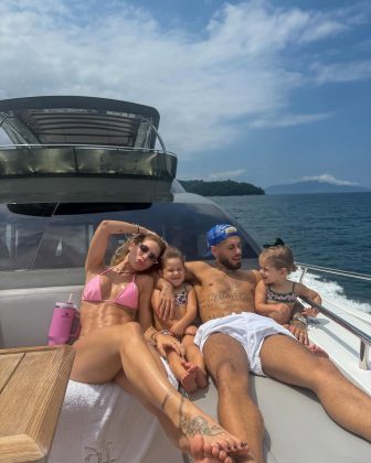 Virginia compartilha passeio de barco com a família em Angra dos Reis (Foto: Instagram)