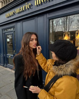 Casal aproveita viagem romântica pela Europa, com passagens por Paris e Madri. (Foto: Instagram)