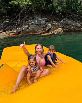 Nesta segunda-feira (10), Virginia compartilhou para os seu seguidores que iniciou a semana relaxando com a família em uma praia de Angra dos Reis (Foto: Instagram)