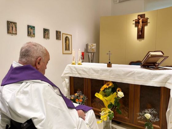 Vaticano expõe verdadeiro motivo do inchaço na mão do Papa Francisco (Foto: Instagram)