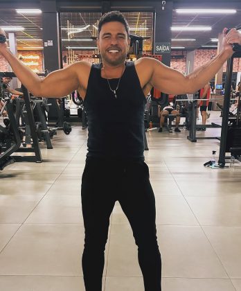 Zezé Di Camargo exibe físico em dia aos 62 anos! (Foto: Instagram)