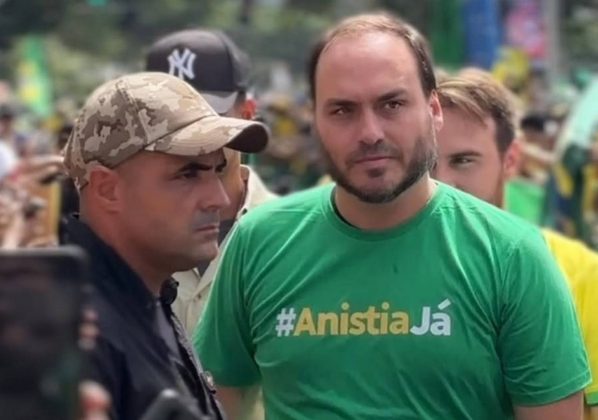 Carlos Bolsonaro se revolta na web após fracasso em ato por anistia no Rio (Foto: Instagram)