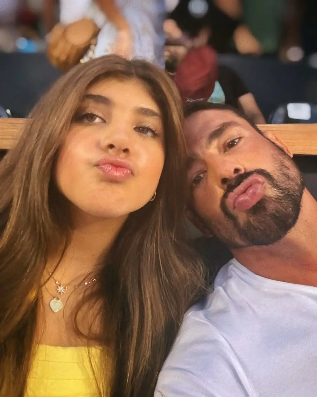 A adolescente comentou a coincidência de datas de aniversário entre ela e o pai. “A gente está gravando hoje, terça-feira, 20, quem faz aniversário hoje, terça-feira?”, perguntou Serginho Groisman. “Meu papai”, respondeu a jovem, dando risada, antes de acrescentar que seu próprio aniversário foi na sexta-feira (23). (Foto: Instagram)