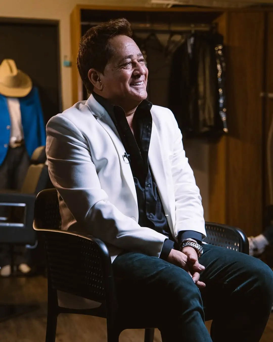O cantor, Leonardo protagonizou um momento icônico durante o "Arraiá do Povo", em Sergipe, em que não conteve as risadas ao se deparar com a boca vermelha do repórter Erick Ricarte de Aperipê. (Foto: Instagram)