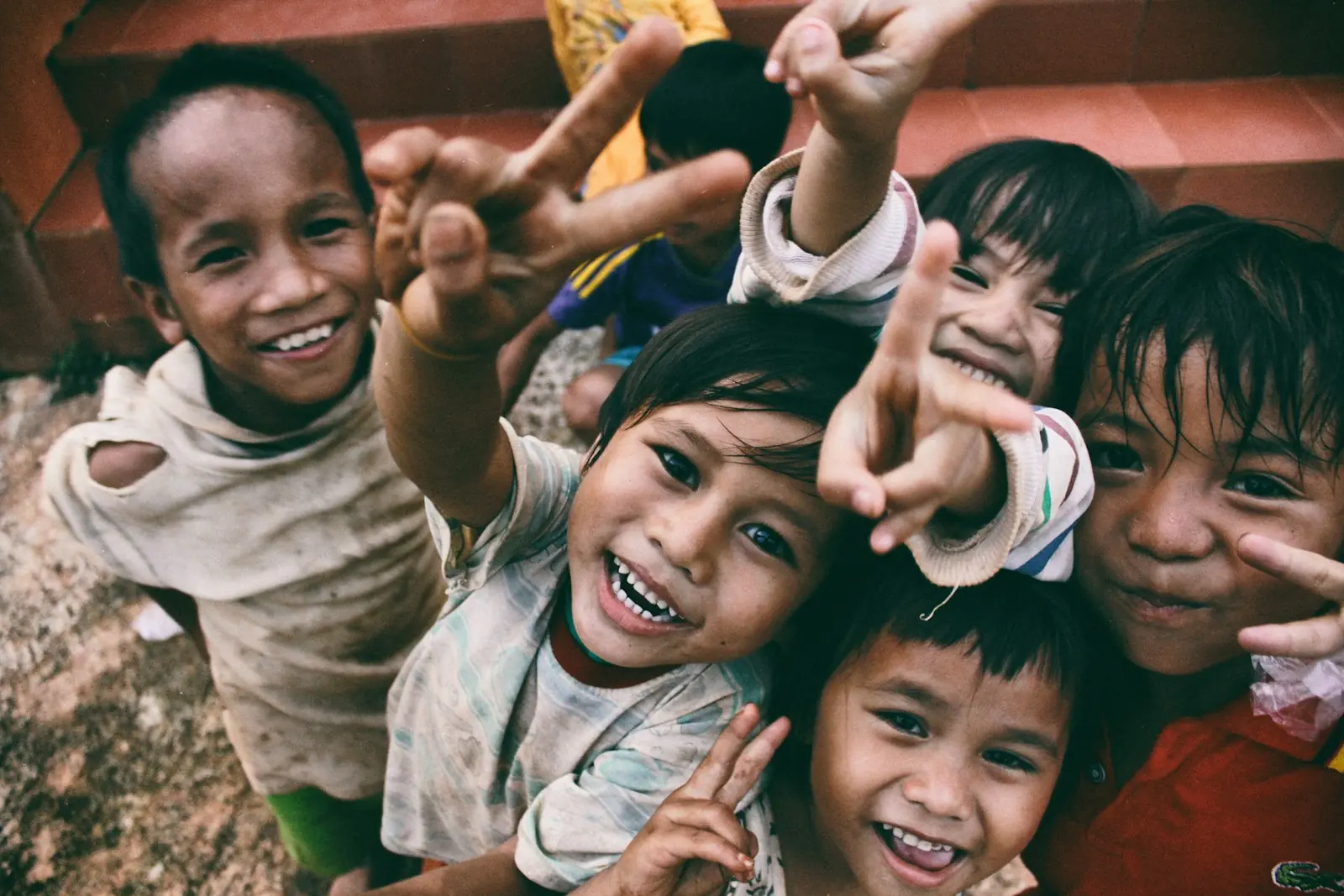 Pesquisas indicam que o ato de mentir está ligado à função executiva do cérebro (Créditos: Unsplash / Larm Rmah)