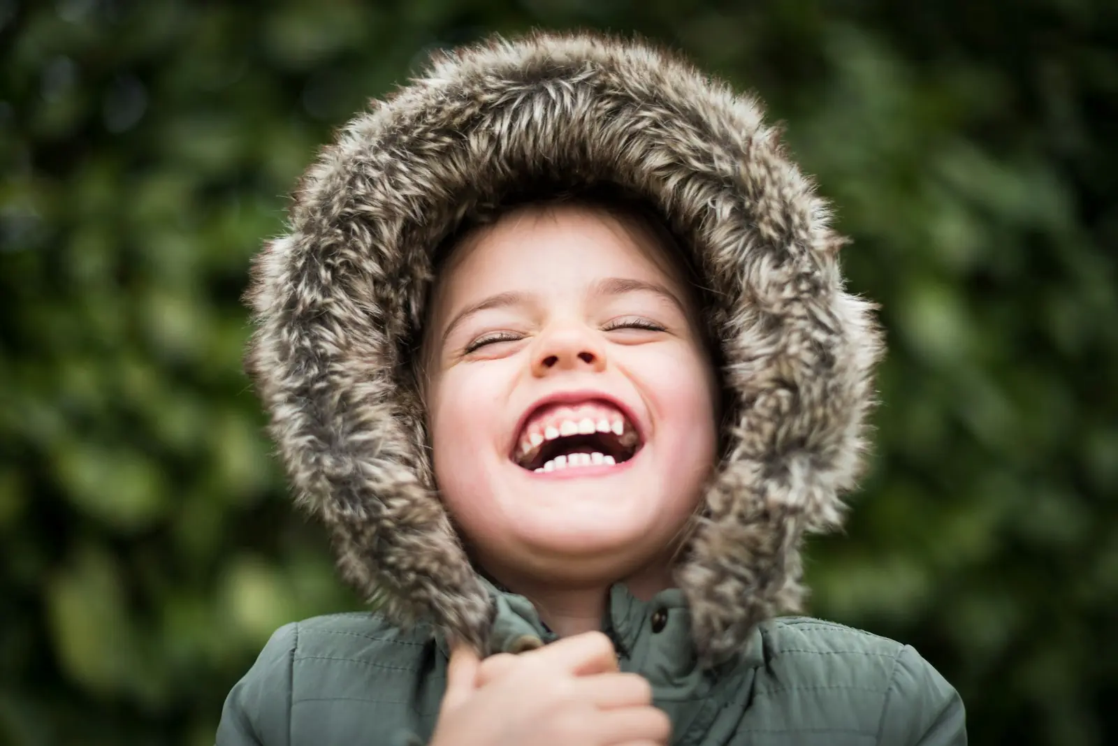 Mentir exige criatividade, uma habilidade valiosa para o futuro (Créditos: Unsplash / S&B Vonlanthen)