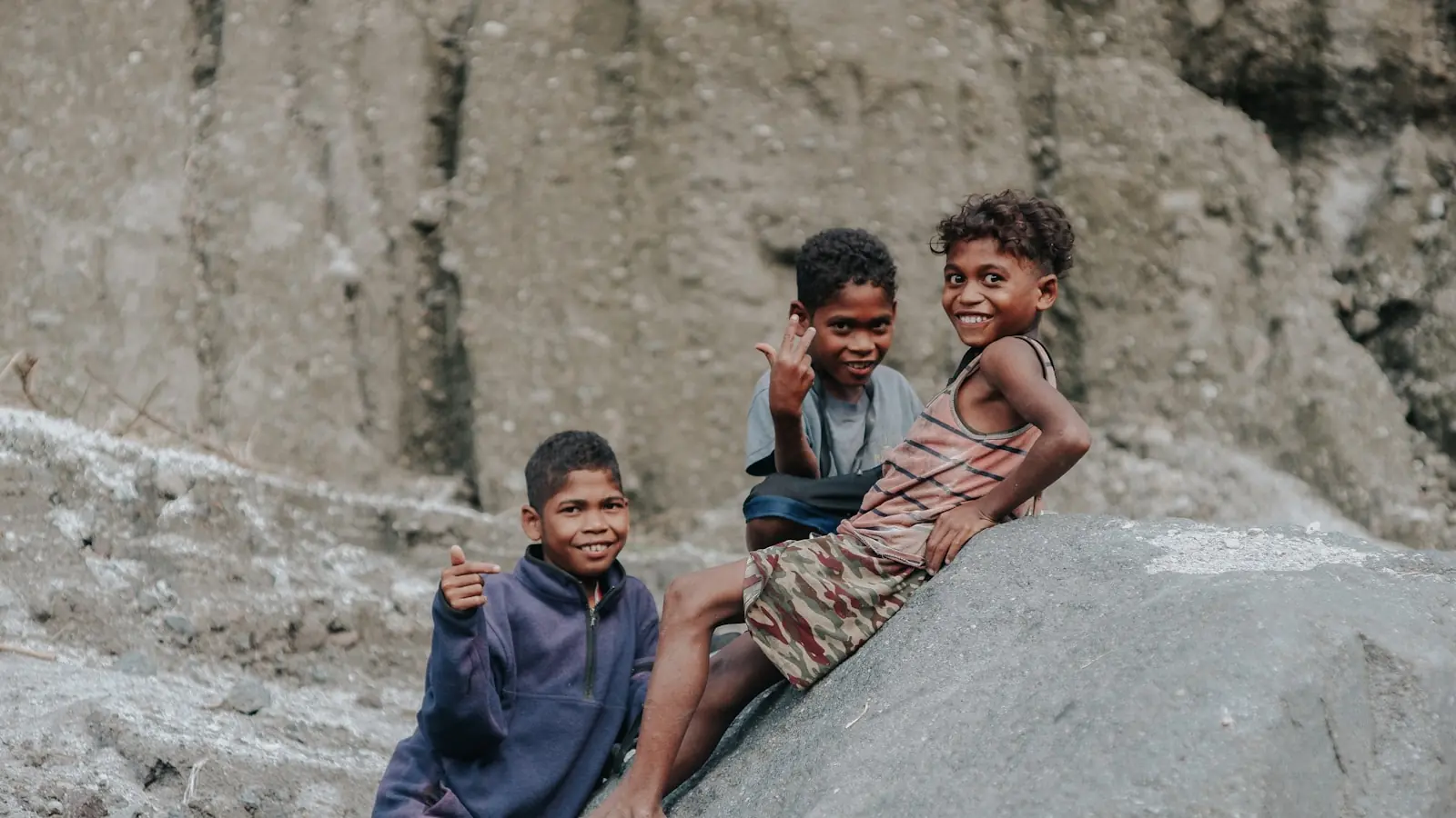Ao invés de repreensão, mentiras podem virar oportunidade de diálogo (Créditos: Unsplash / Sharmaine Monticalbo)