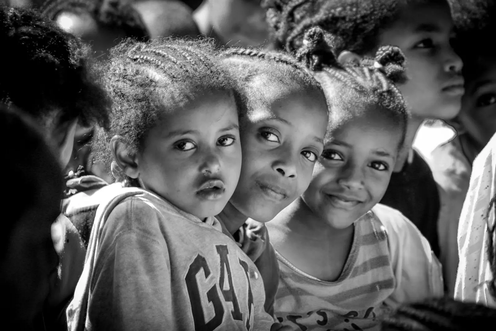 A inteligência por trás de uma mentira pode surpreender os pais (Créditos: Unsplash / shalom melaku)