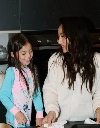 Sabrina Sato recebe aulas de inglês da filha Zoe e relembra entrevista com Justin Bieber: “Me dá gatilhos” (Foto: Instagram)