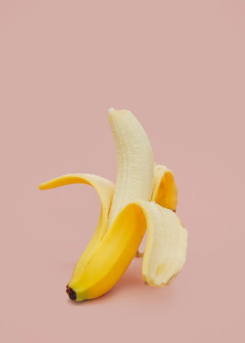 Fruta rica em triptofano, essencial para o bom humor e bem-estar (Créditos: Unsplash / charlesdeluvio)
