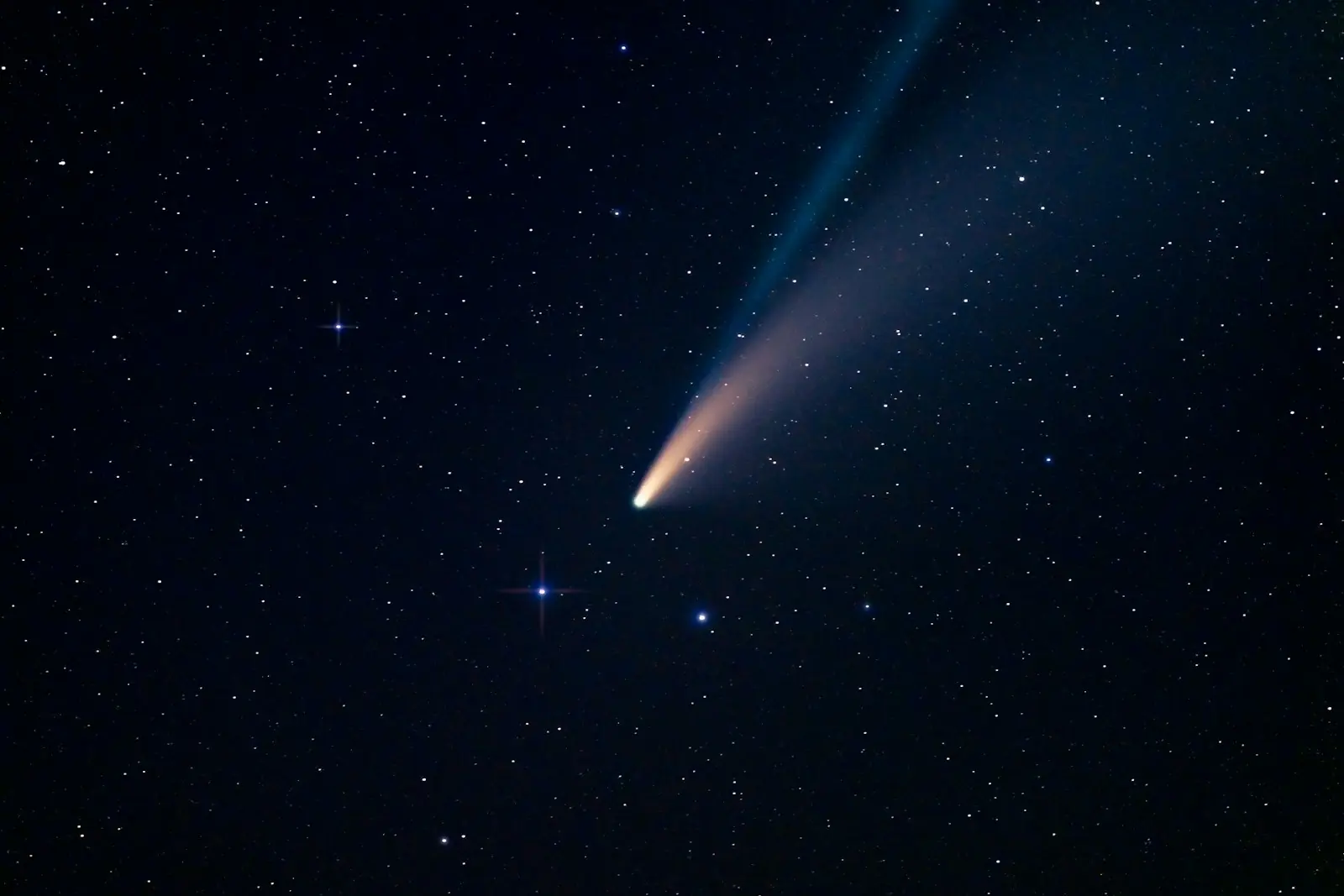 Observações astronômicas em busca de respostas sobre um visitante interestelar. (Créditos: Unsplash / Justin Wolff)