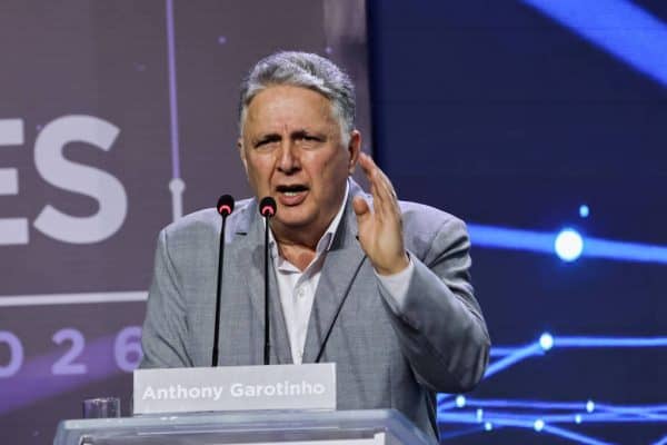 TRE proíbe Anthony Garotinho de usar fundo eleitoral e participar de debates